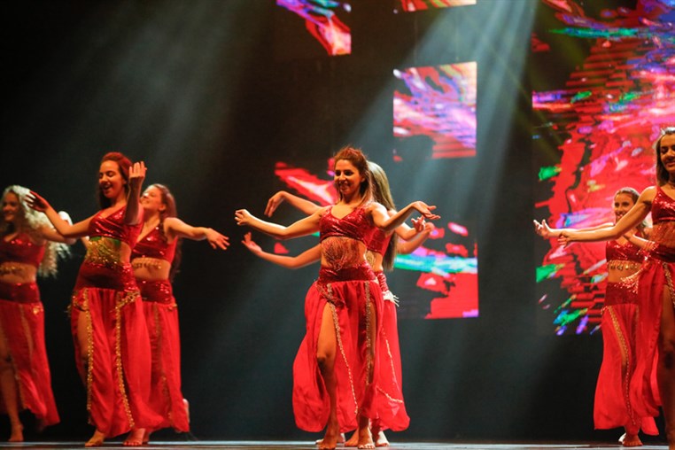 Tribe Dance Hold Your Dream 